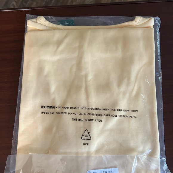 NWTLL Bean, women’s medium butter, yellow, scoop neck, elbow sleeve, 38 “chest - Picture 4 of 4